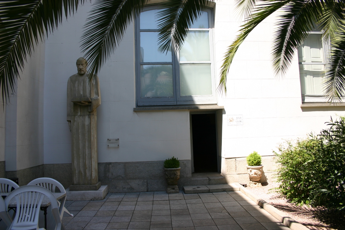 Ramon y Cajal's statue, Ilustre Colegio Oficial de Médicos de Madrid - 03.JPG